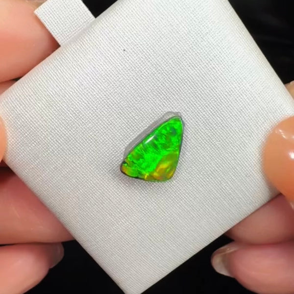0.85ct black opal 11x6.9x2.1MM