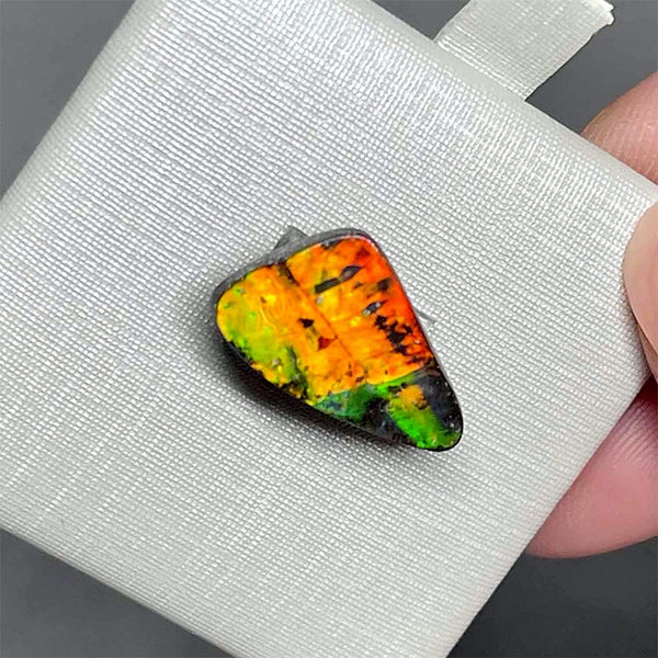 4.76ct boulder opal 16.4x9.9x4.6MM