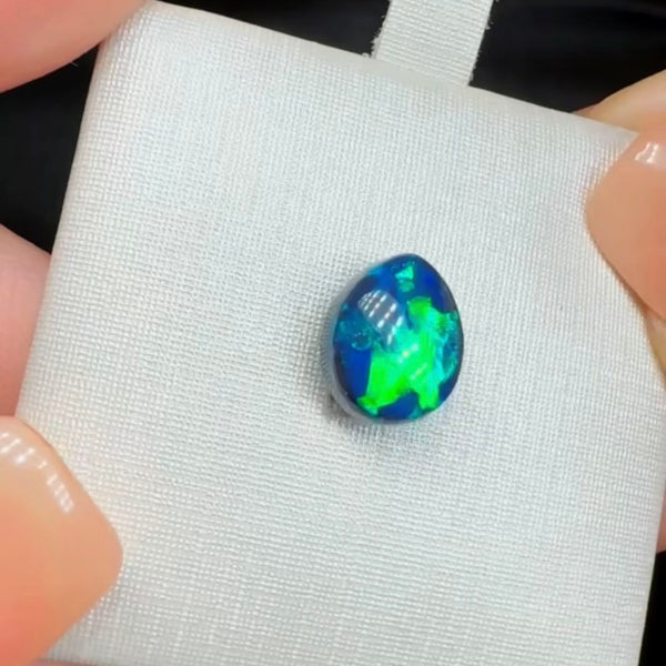 2.05ct black opal 9.2x7.5x4.6MM
