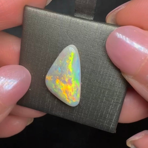 4.55ct black crystal opal