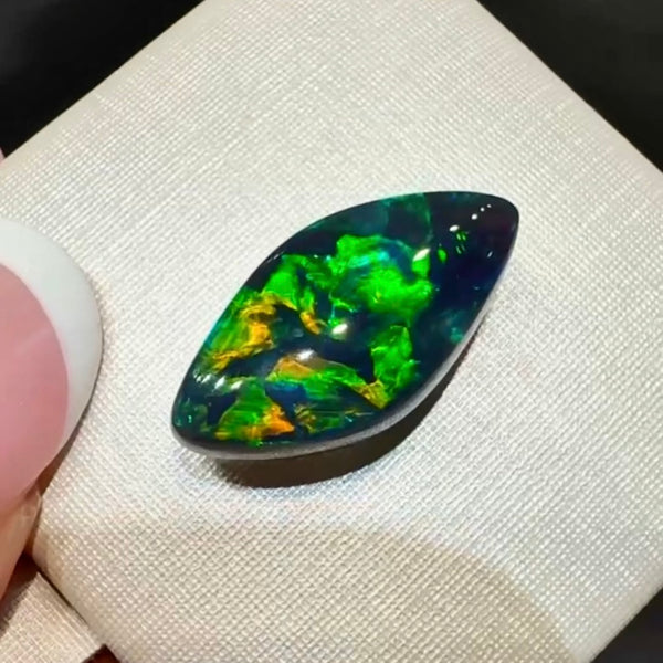 5.43ct black opal 17.9x9.2x5.6MM