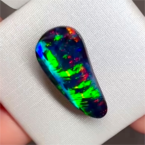 9.14ct boulder opal 23.3x11x4.7MM