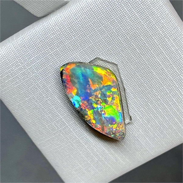 5.35ct boulder opal 19.4x9.5x4.8MM