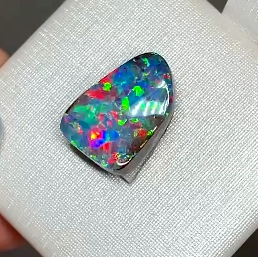 6.9ct boulder opal 14.9x10.7x4.9MM