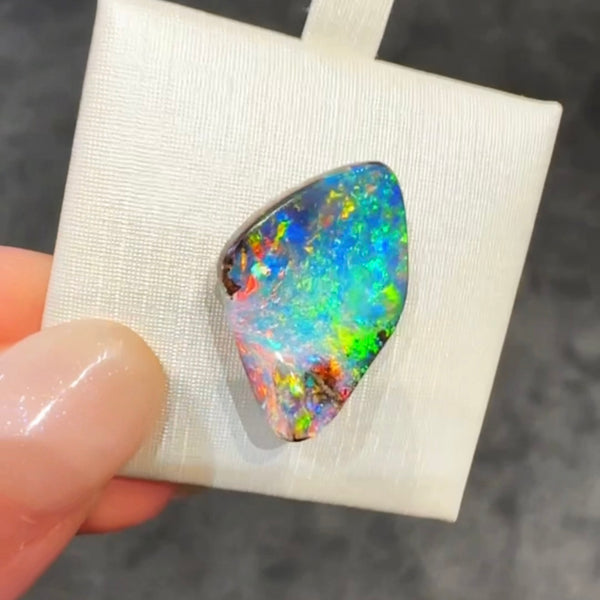 13.35ct boulder opal 21.2x14.6x7.3MM