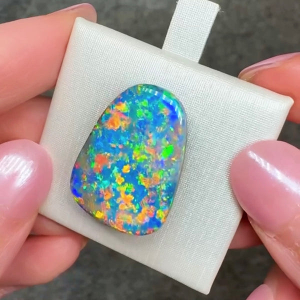 18.7ct boulder opal 24.2x17.2x6.7MM