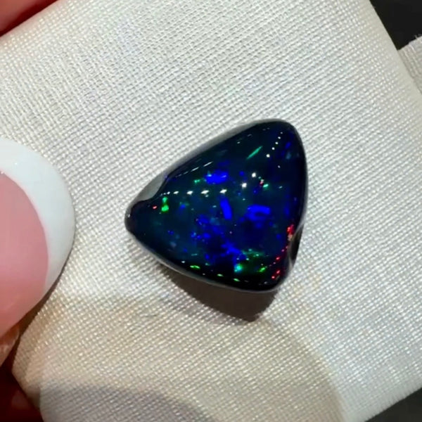 4.7ct black opal 12.4x10.4x6.6MM