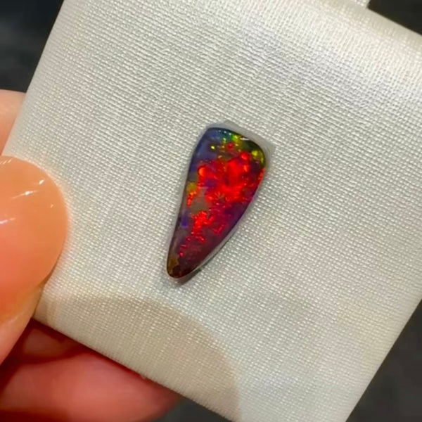 2.5ct boulder opal 12.9x6.3x3.9MM