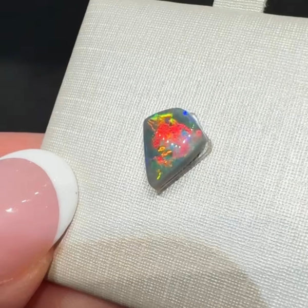 0.96ct black opal 9.1x7.1x3MM