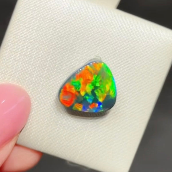 4.52ct black opal 13.1x11.7x4.6MM