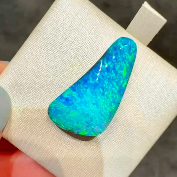 10.53ct boulder opal 24.1x11.6x5.2MM