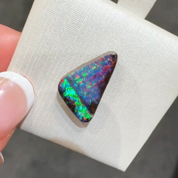 4.5ct boulder opal 16.8x9.5x3.7MM