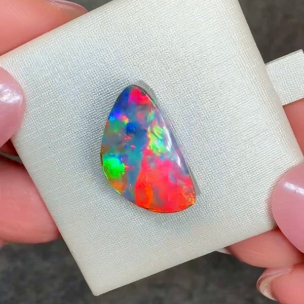 8.18ct boulder opal 17.3x10x5.3MM
