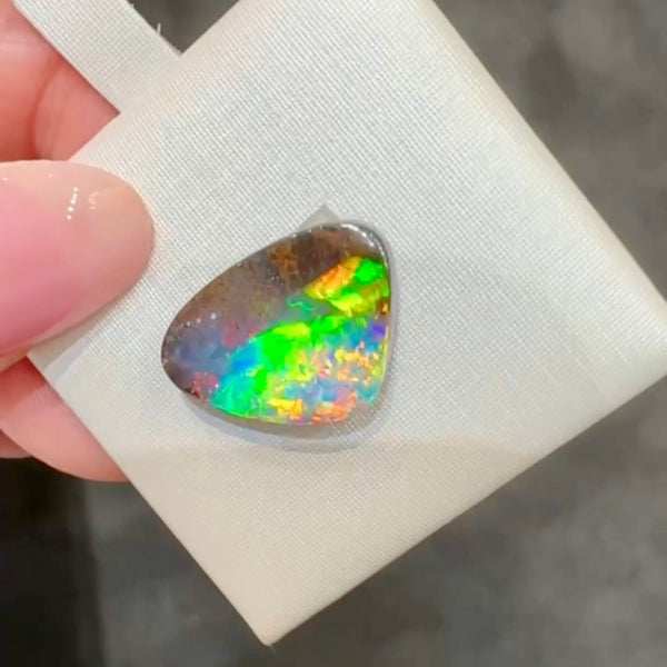 7.91ct boulder opal 17.1x12.2x4.1MM
