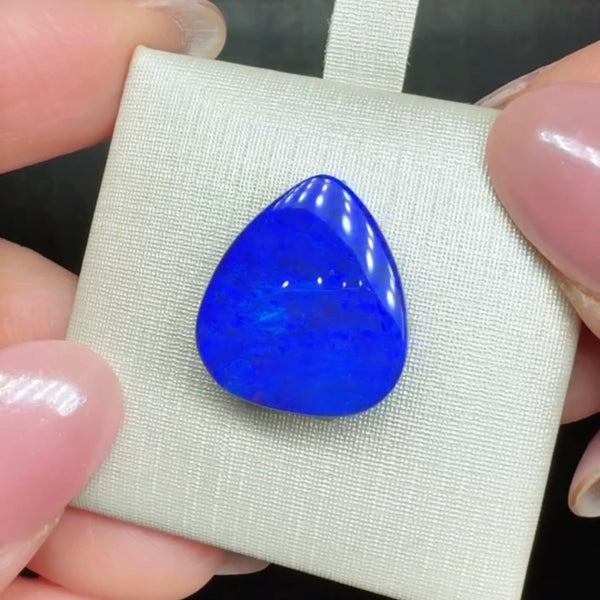 10.31ct boulder opal 16.5x14.7x4.7MM