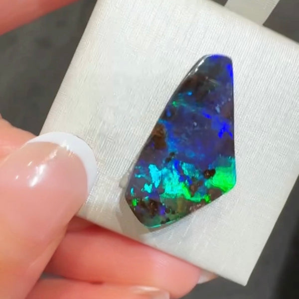 12.68ct boulder opal 24.7x13.4x5.1MM
