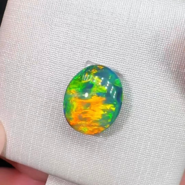 2.71ct black opal 10.8x8.9x4.8MM