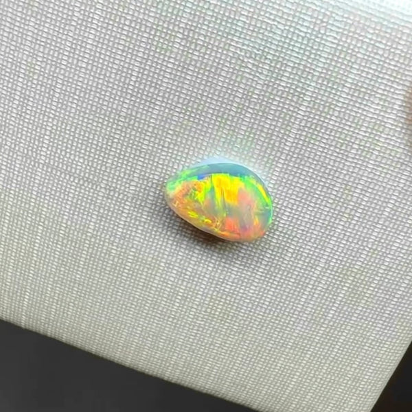 0.66ct black opal