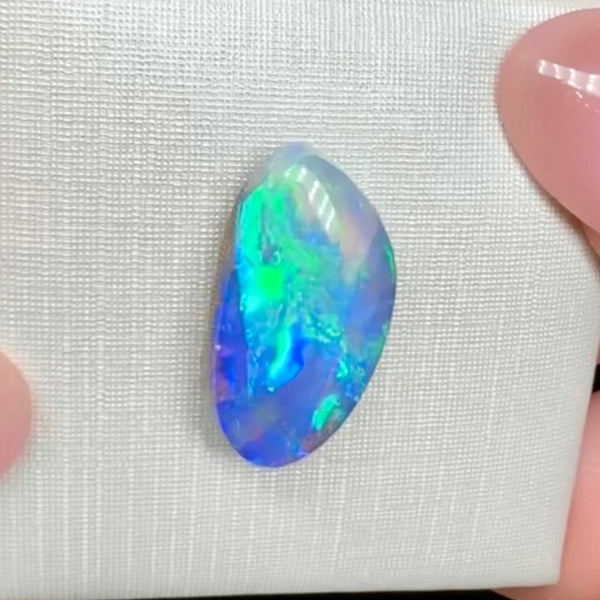 4.5ct boulder opal 16.2x9.1x4.6MM