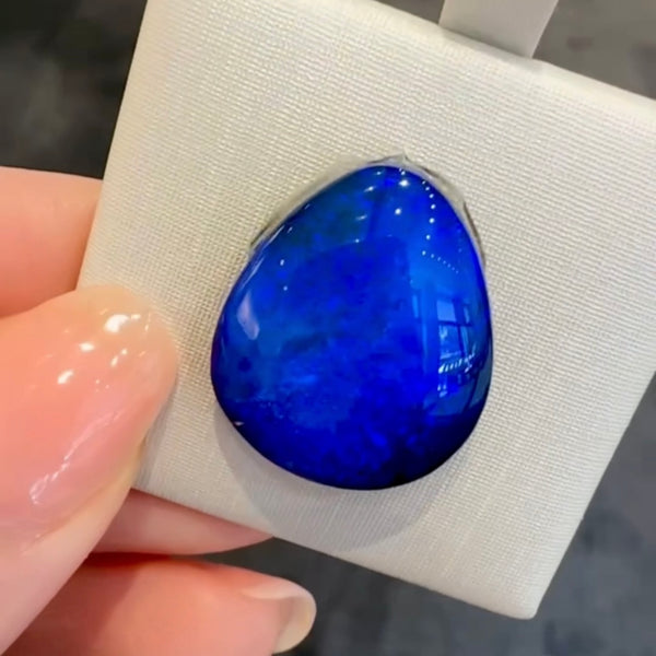 11.34ct black opal 20.8x 17.3x5.3MM