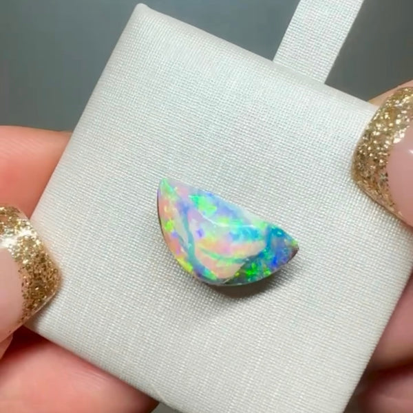 4.05ct boulder opal 14.5x7.9x5MM